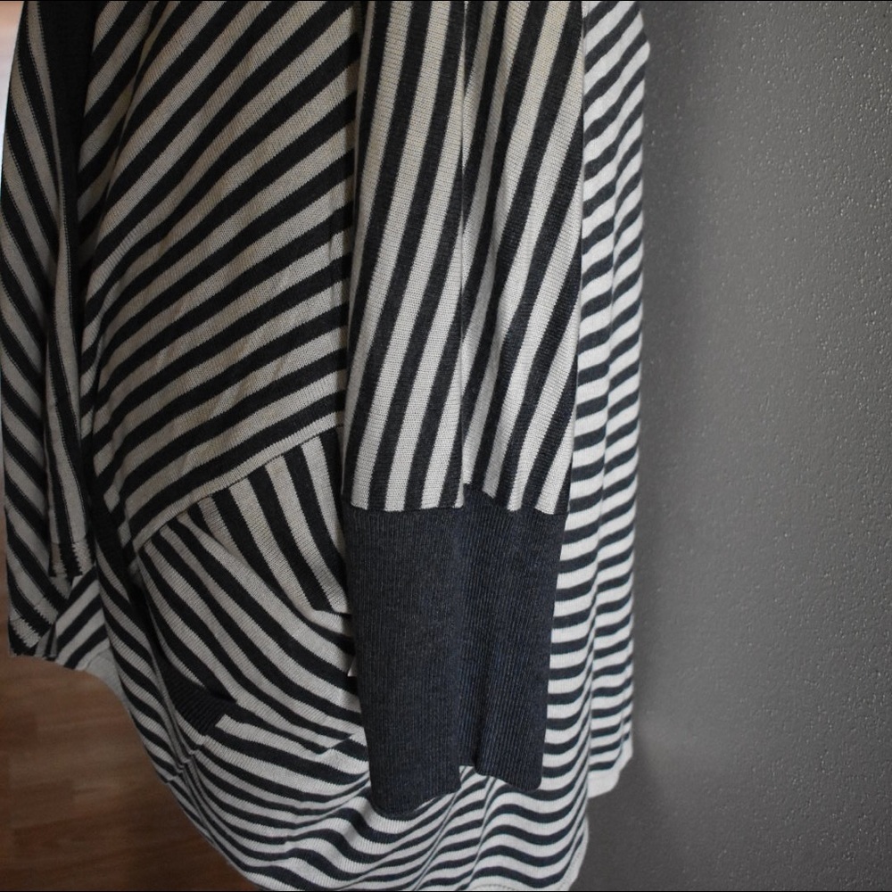 Sweater - Picture 2 of 4